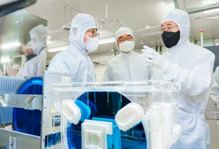 이석용 농협은행장(오른쪽 첫번째)이 중소기업 현장의 애로사항과 현안을 청취했다고 밝혔다. 농협은행 제공